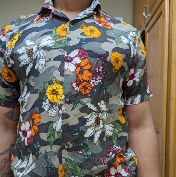 Floral / camo button up - Picture 2 of 5